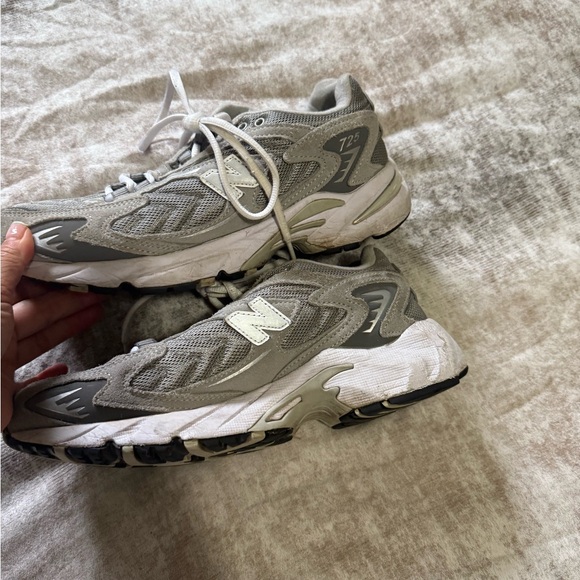 New Balance 725 Men Running Shoes Casual Sneakers Grey White (ML725P) size 7.5 - Picture 4 of 7